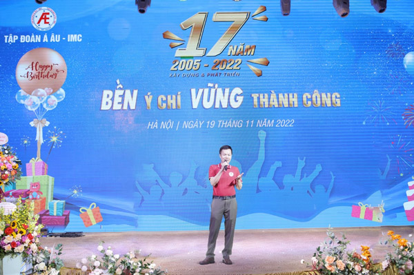 Tổng Giám đốc - Dược sĩ Nguyễn Văn Luận phát biểu tại lễ kỷ niệm sinh nhật 17 năm Công ty Dược phẩm Á Âu